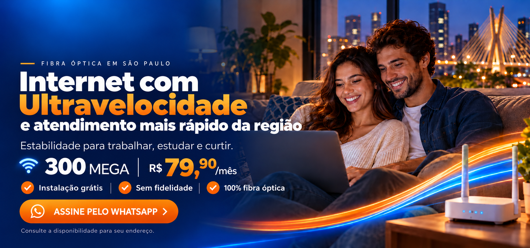 Casal usando internet Sampa+ Fibra em casa com vista de São Paulo — 300 Mega por R$ 79,90/mês